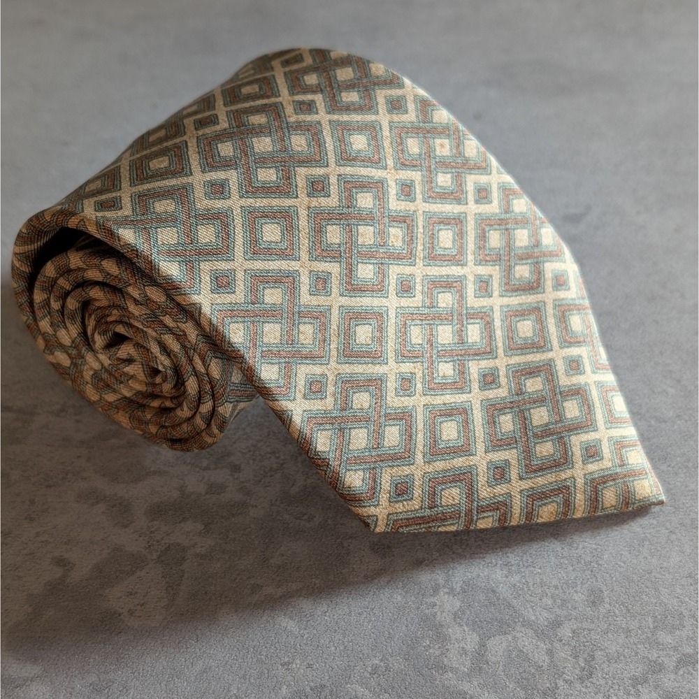 Hermès Paris Silk Tie 7656 TA Geometric Diamond Pattern Made in France Neutral